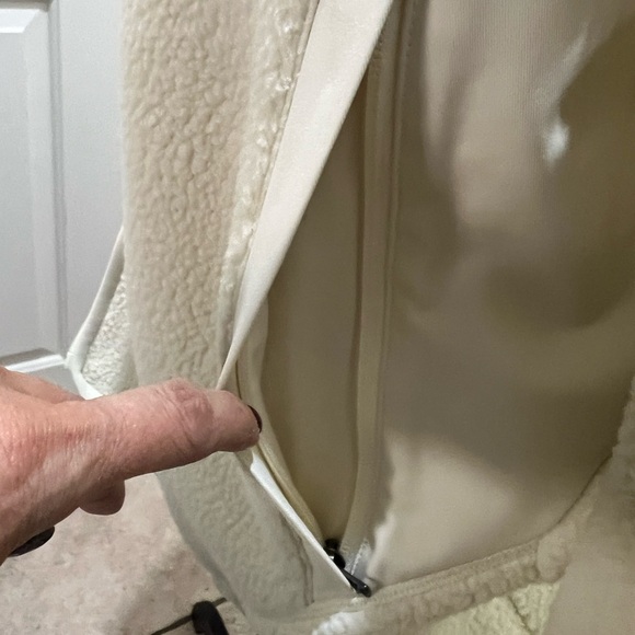 Cuts Cream Sherpa Full zip polar jacket NWT - Picture 4 of 7